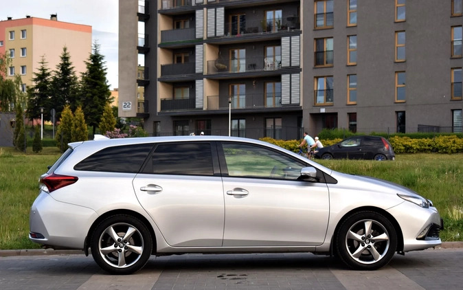 Toyota Auris cena 57900 przebieg: 121111, rok produkcji 2018 z Kielce małe 704